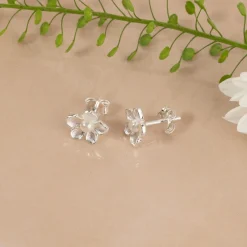 MONA PEARL SILVER STUD EARRING