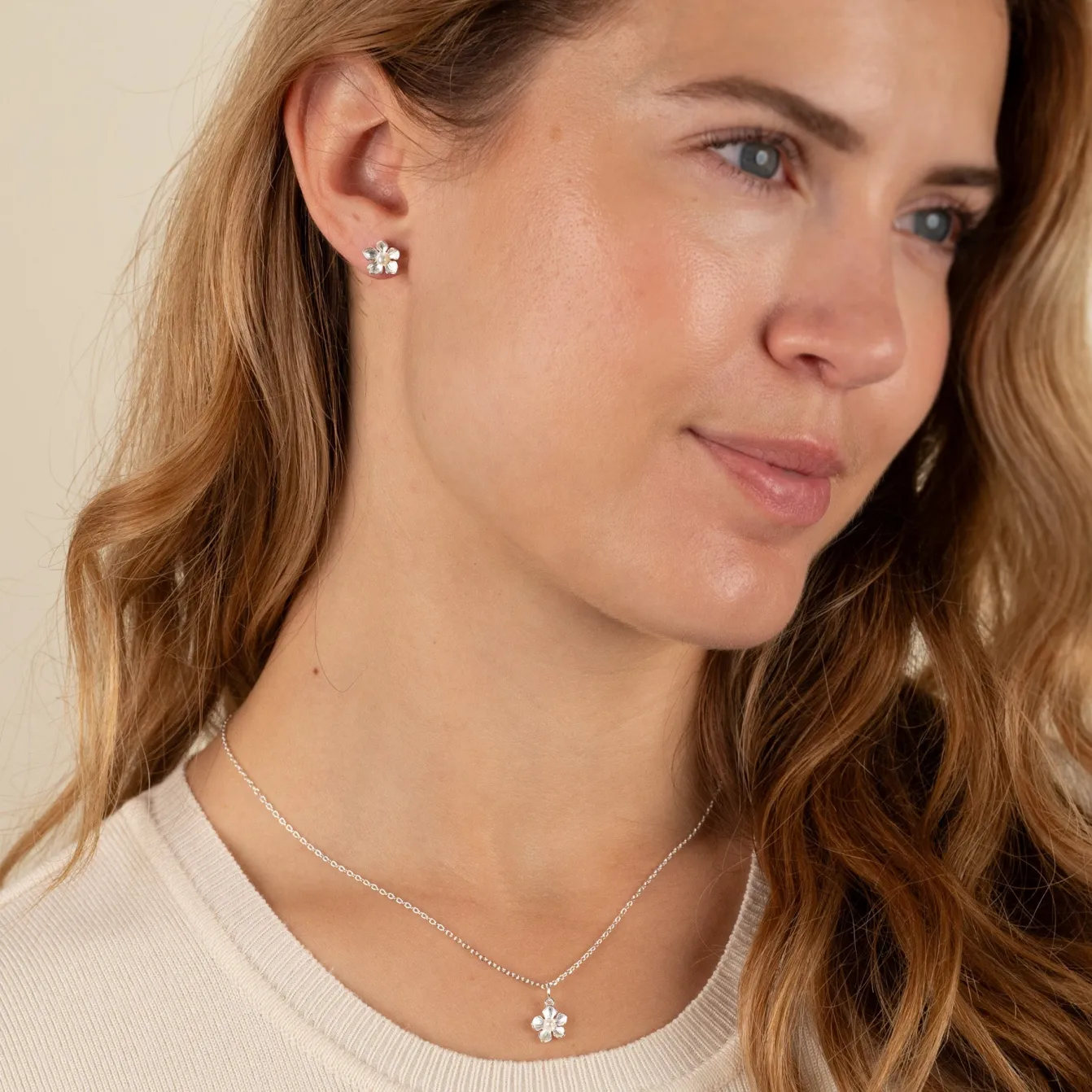 MONA PEARL SILVER STUD EARRING