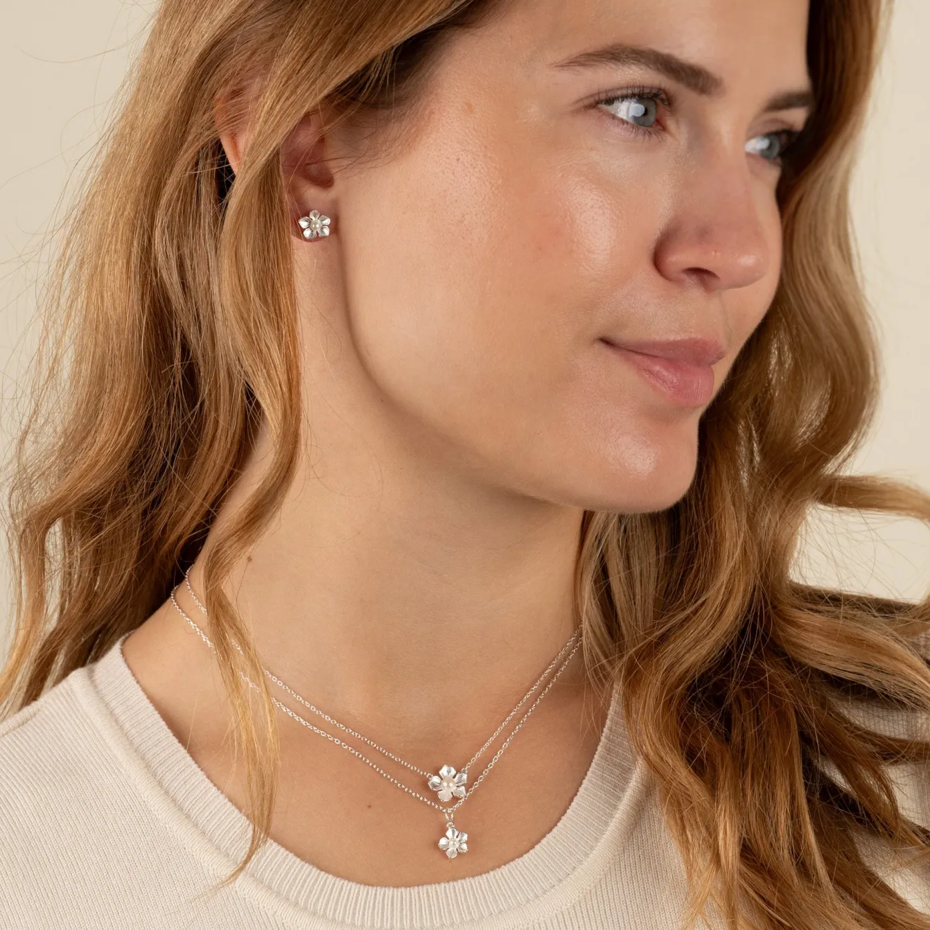 MONA PEARL SILVER STUD EARRING