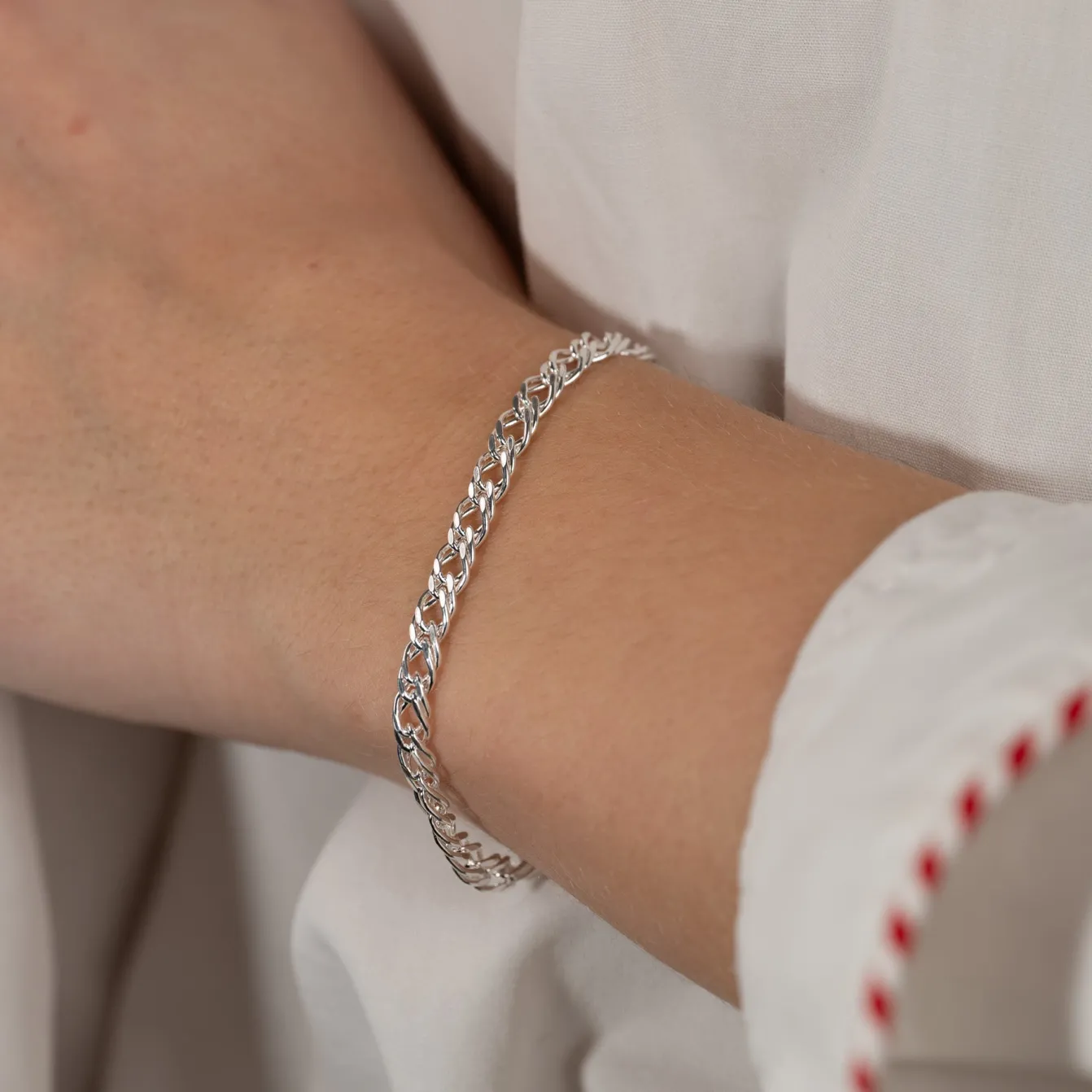 MYNTE LARGE SILVER BRACELET