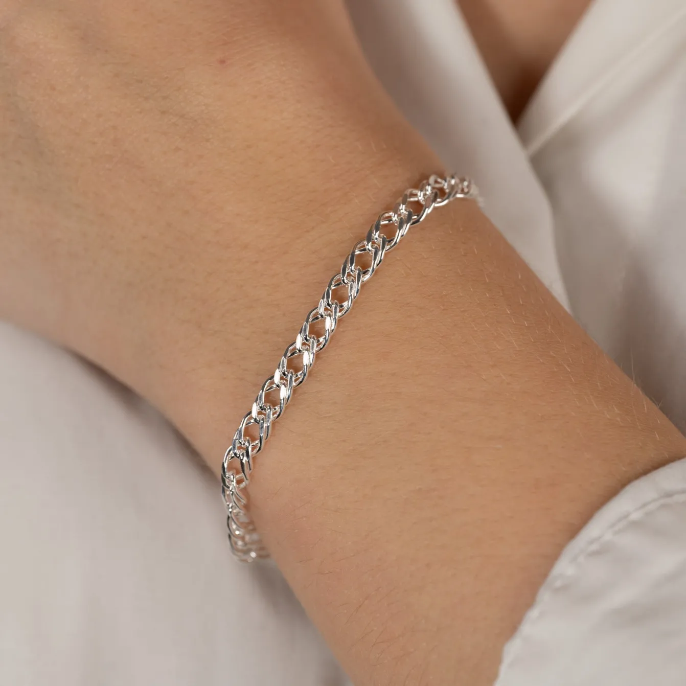 MYNTE LARGE SILVER BRACELET