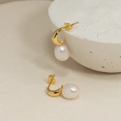NAJA PEARL GOLDEN EARRING