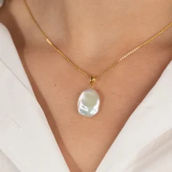 NELLIE PEARL GOLDEN PENDANT