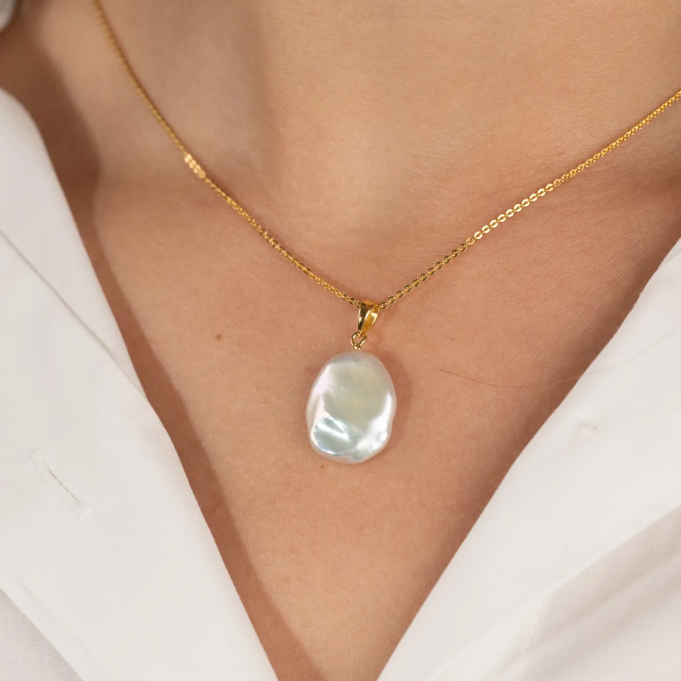 NELLIE PEARL GOLDEN PENDANT