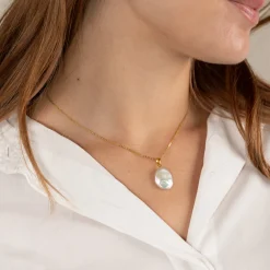NELLIE PEARL GOLDEN PENDANT