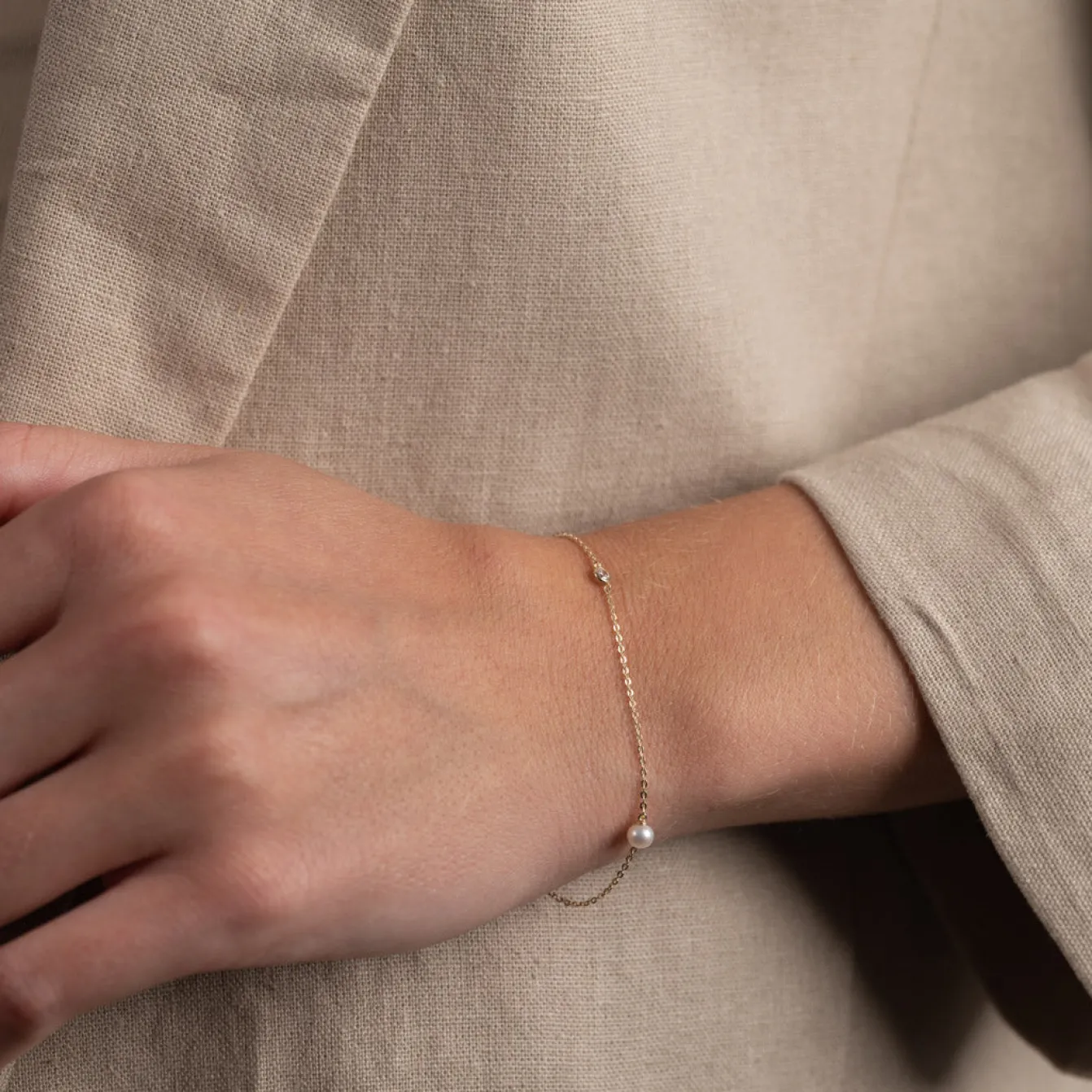 NICOLE PEARL SOLID GOLD BRACELET