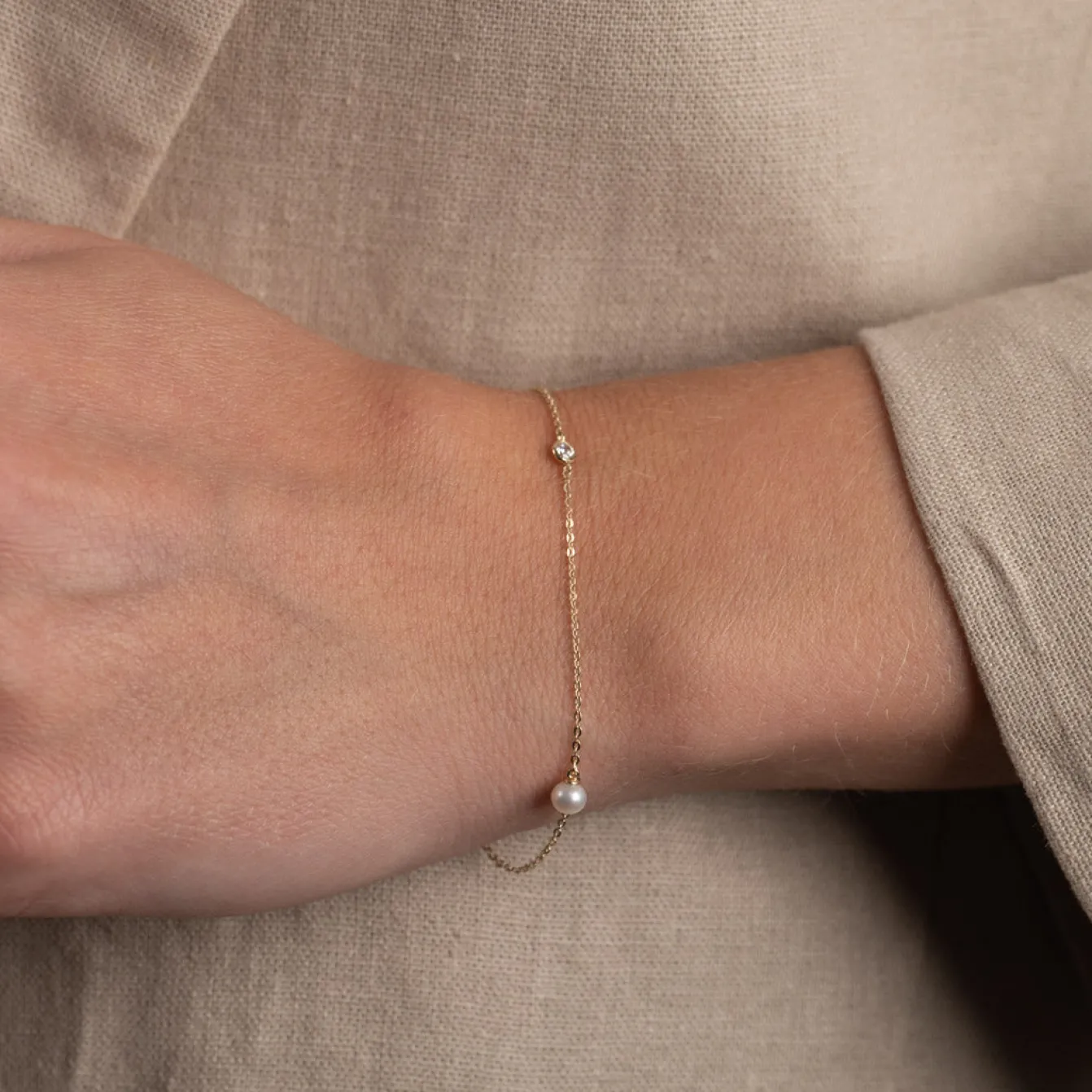 NICOLE PEARL SOLID GOLD BRACELET