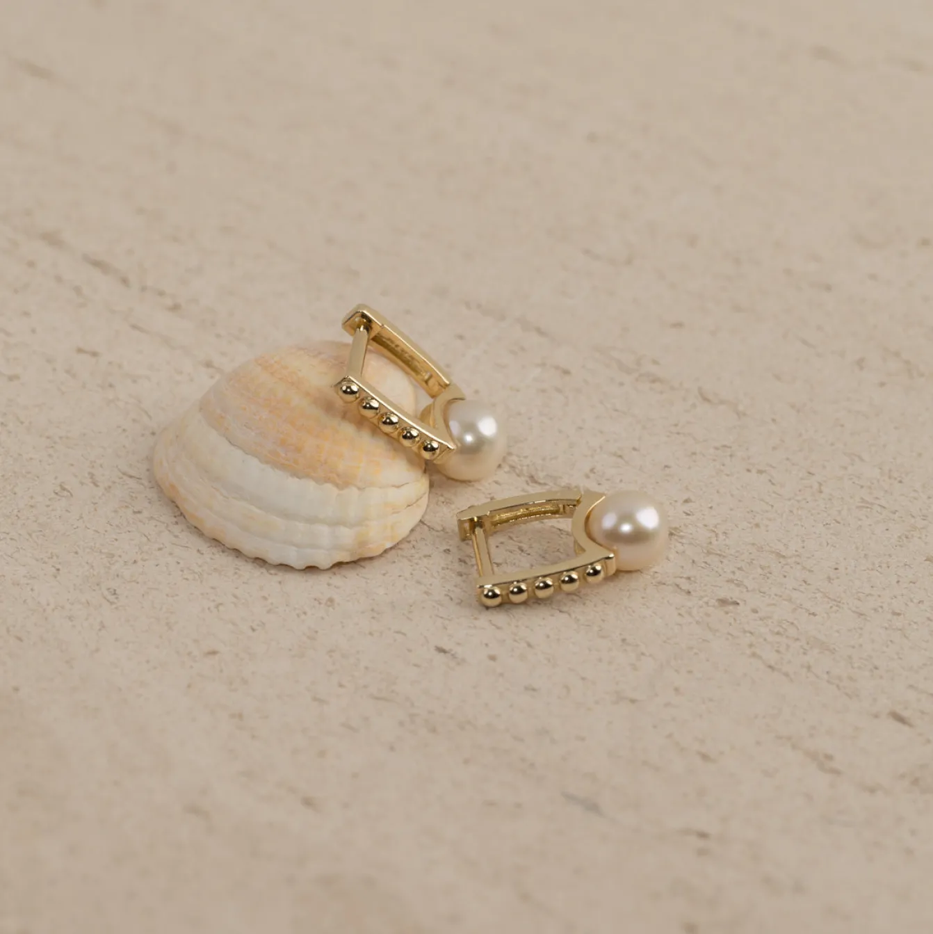 NIKOLA PEARL SOLID GOLD EARRING