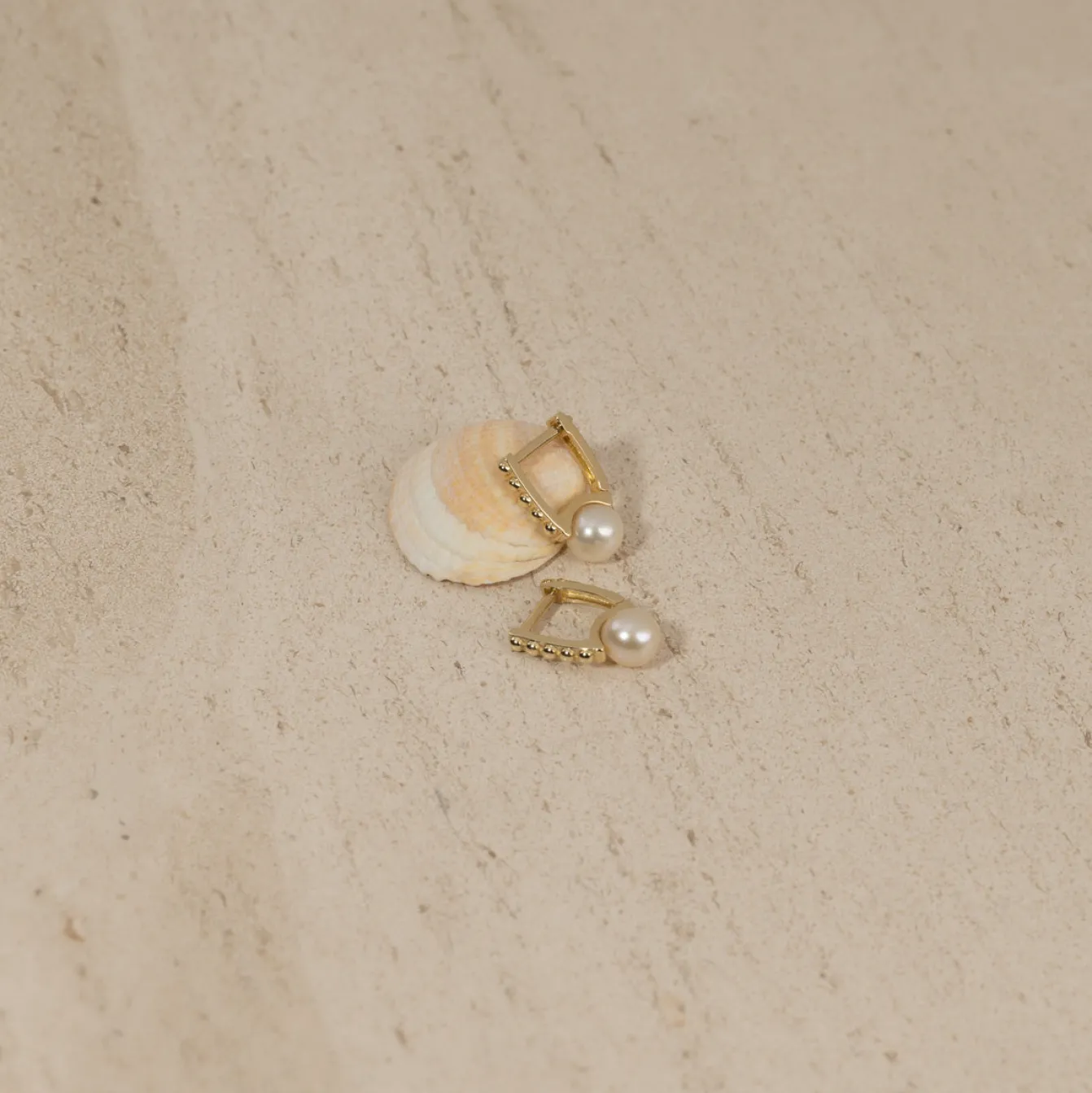 NIKOLA PEARL SOLID GOLD EARRING