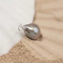 NOELLA GREY PEARL SILVER PENDANT
