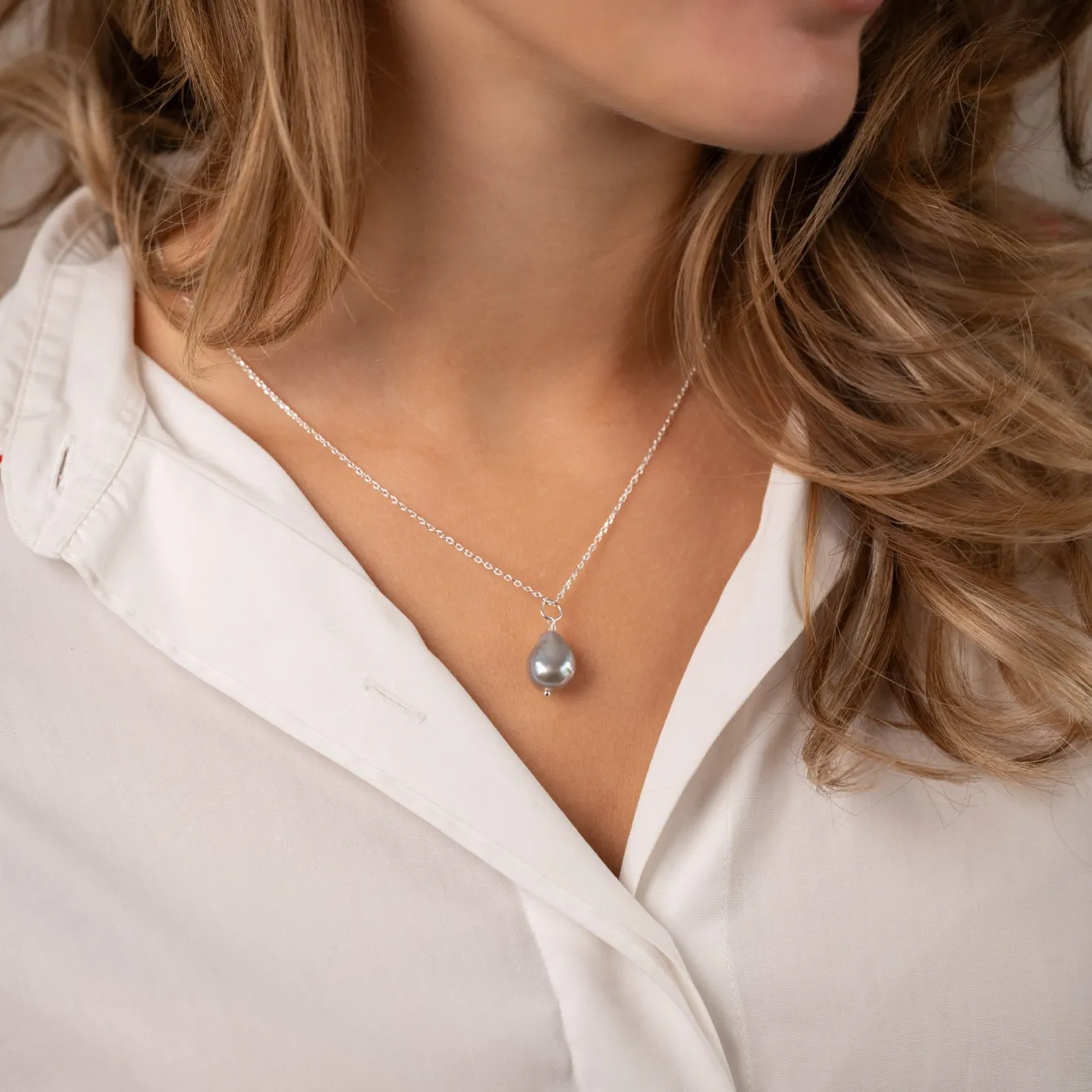 NOELLA GREY PEARL SILVER PENDANT