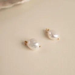 NOELLA PEARL GOLDEN EARRING CHARM - Sisi Copenhagen