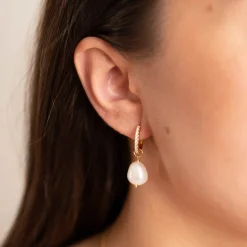 NOELLA PEARL GOLDEN EARRING CHARM - Sisi Copenhagen