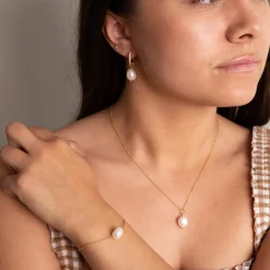 NOELLA PEARL GOLDEN EARRING CHARM - Sisi Copenhagen