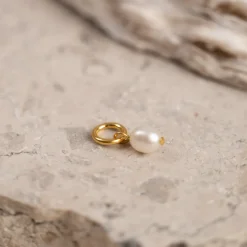 NOVA WHITE PEARL GOLDEN PENDANT - Sisi Copenhagen