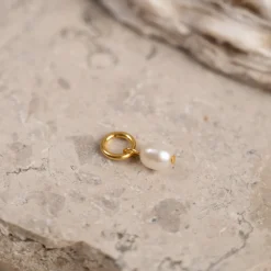 NOVA WHITE PEARL GOLDEN PENDANT - Sisi Copenhagen