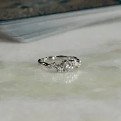 ORGANIC CLUSTER DIAMOND RING - 0.9ct - WG