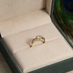 ORGANIC CLUSTER DIAMOND RING - 0.9ct - YG