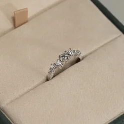 ORGANIC CLUSTER DIAMOND RING - 0.7ct - WG
