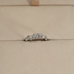 ORGANIC CLUSTER DIAMOND RING - 0.7ct - WG