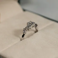 ORGANIC CLUSTER DIAMOND RING - 0.9ct - WG