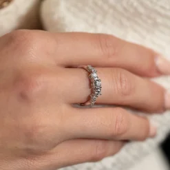ORGANIC CLUSTER DIAMOND RING - 0.7ct - WG