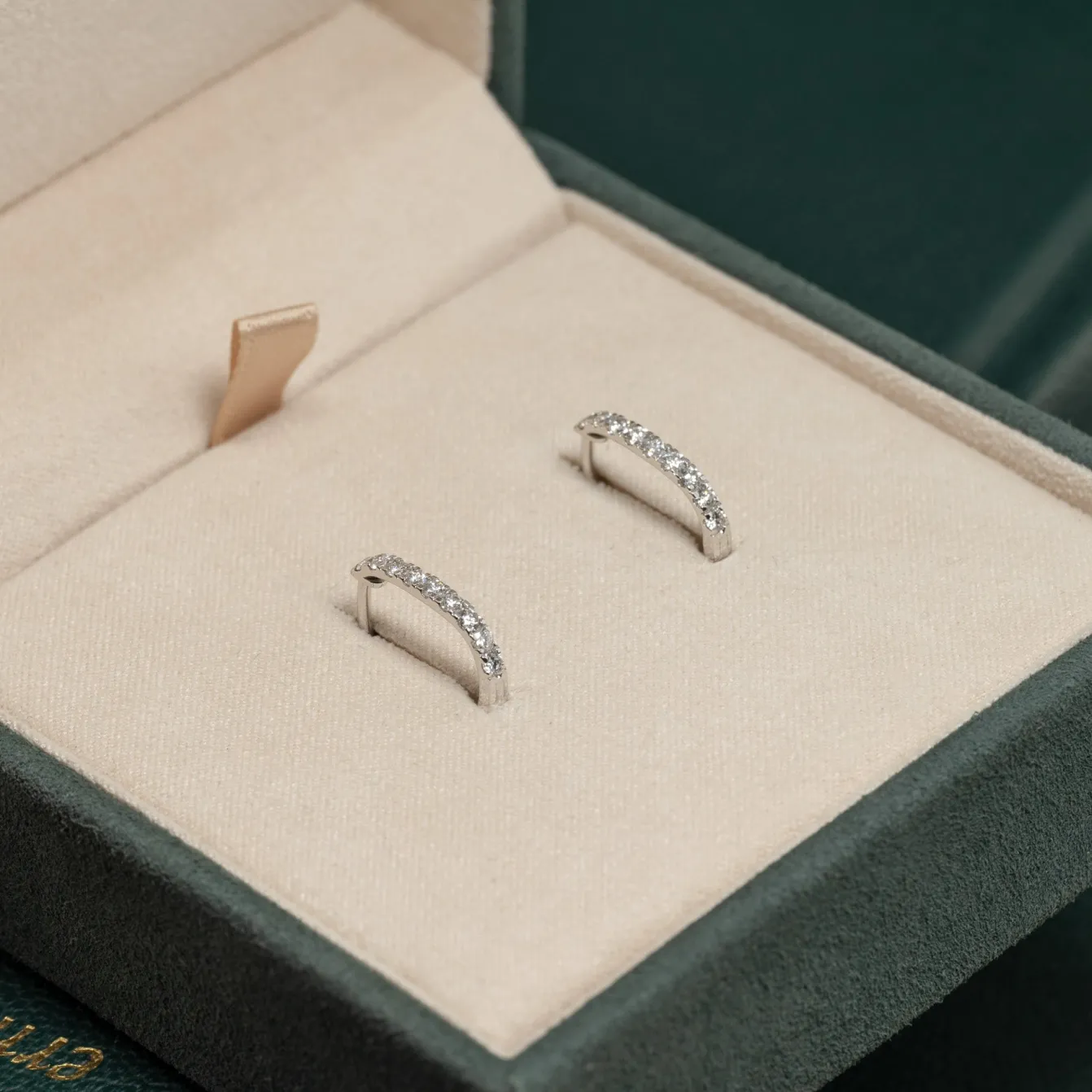 OVAL DIAMOND CREOL EARRING - 0.45ct - WG