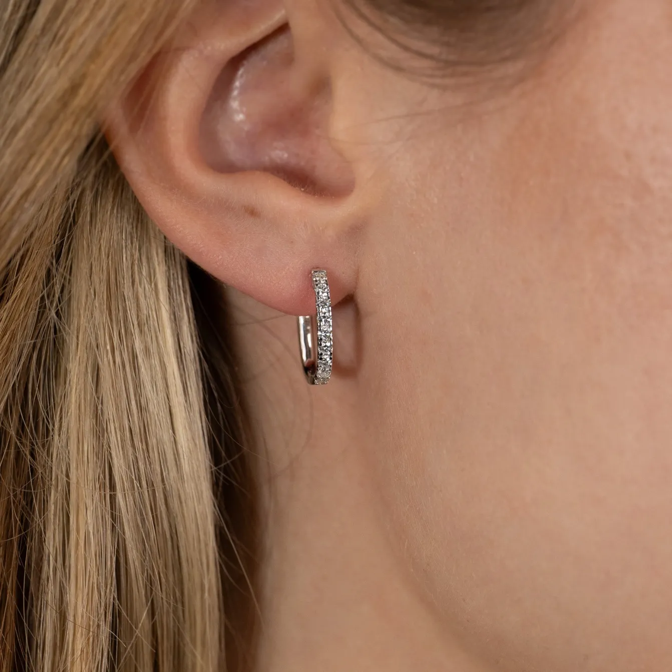 OVAL DIAMOND CREOL EARRING - 0.45ct - WG