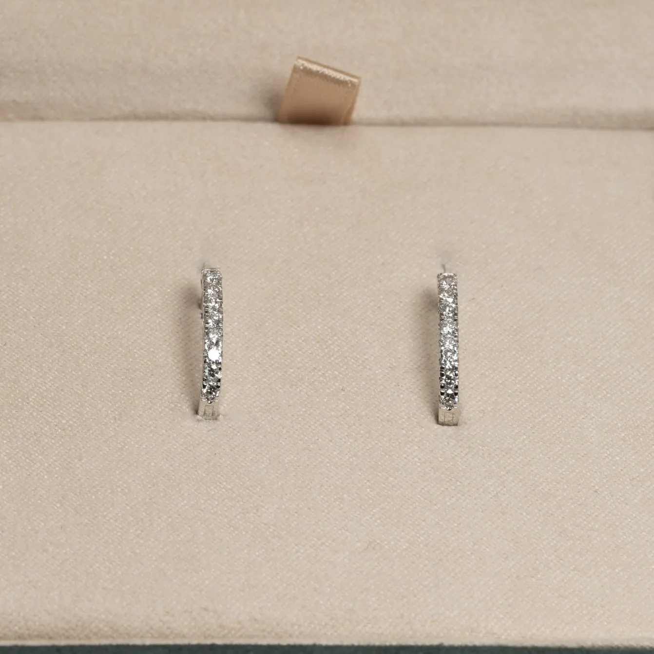 OVAL DIAMOND CREOL EARRING - 0.45ct - WG