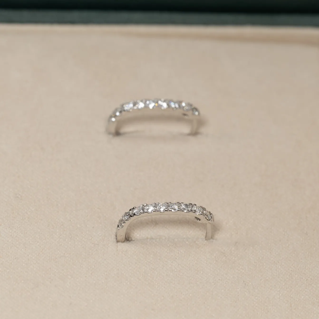 OVAL DIAMOND CREOL EARRING - 0.45ct - WG