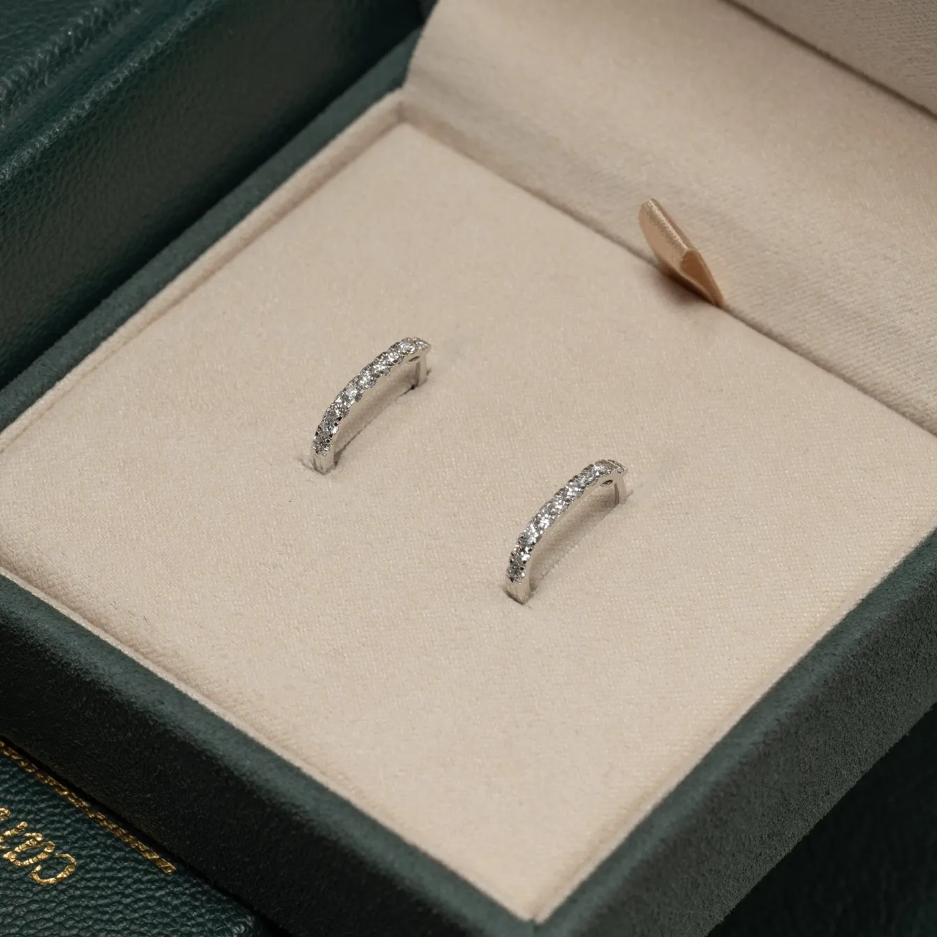 OVAL DIAMOND CREOL EARRING - 0.45ct - WG