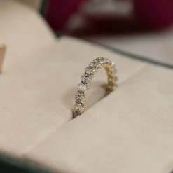 OVAL-CUT FULL-ALLIANCE DIAMOND RING - 2.0ct - YG