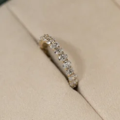 OVAL-CUT FULL-ALLIANCE DIAMOND RING - 2.0ct - YG