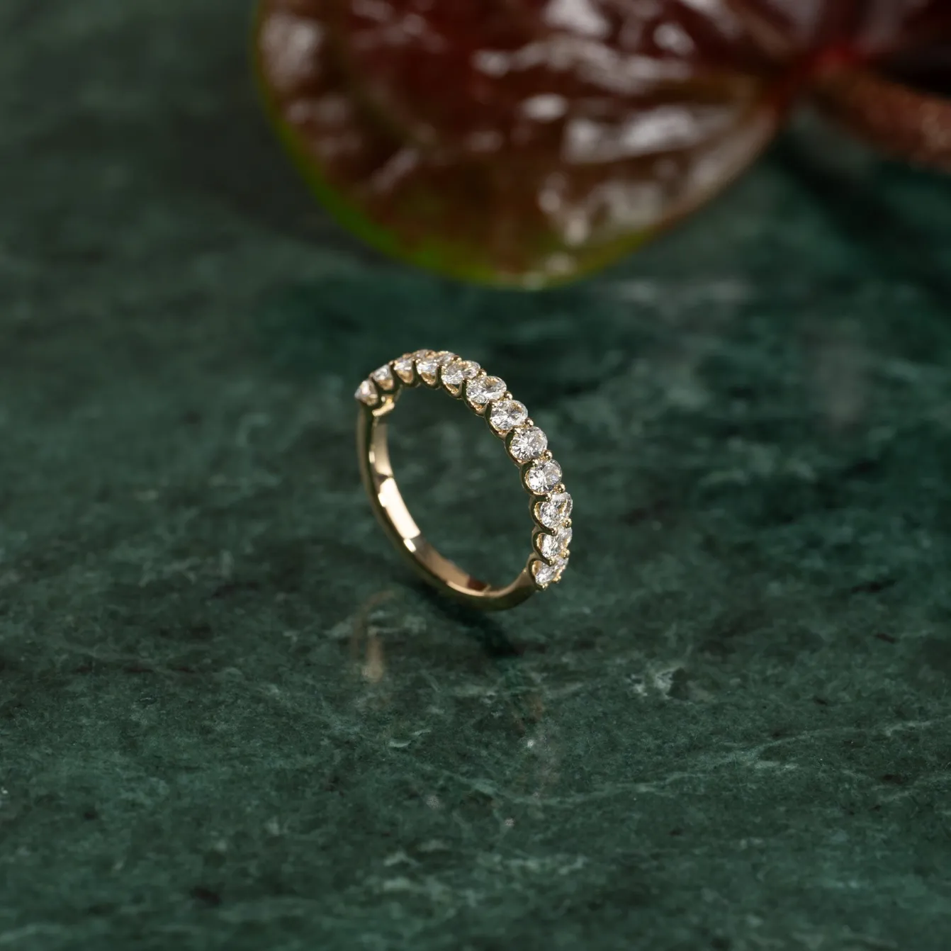 OVAL-CUT HALF-ALLIANCE DIAMOND RING - 1.0ct - YG
