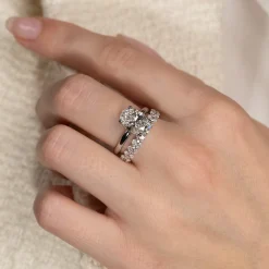 OVAL-CUT HALF-ALLIANCE DIAMOND RING - 1.0ct - WG
