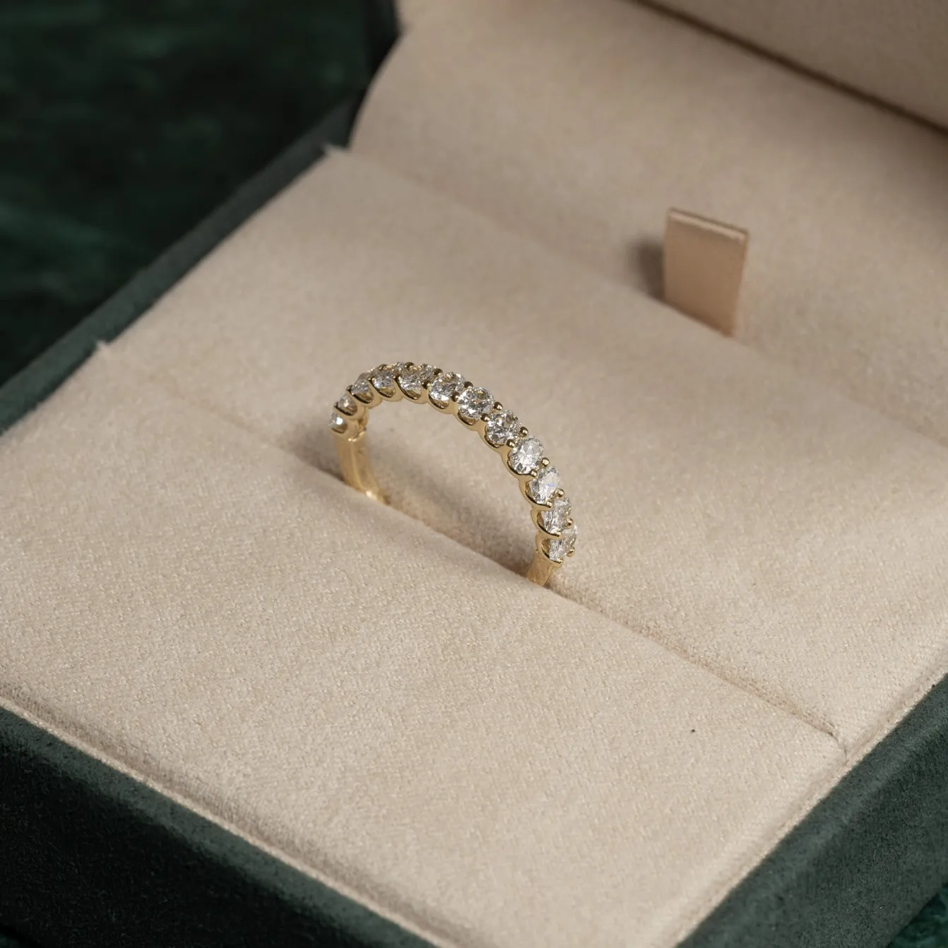 OVAL-CUT HALF-ALLIANCE DIAMOND RING - 1.0ct - YG