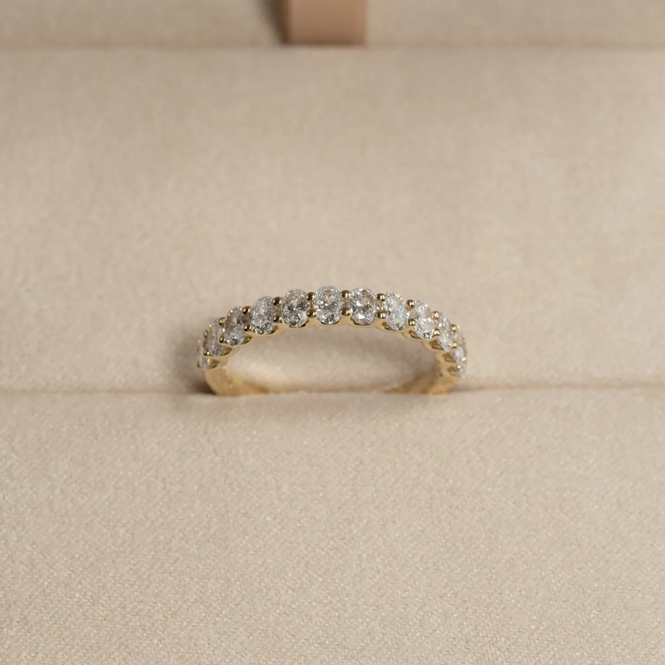 OVAL-CUT HALF-ALLIANCE DIAMOND RING - 1.0ct - YG