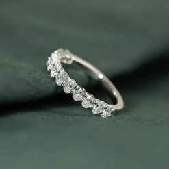 OVAL-CUT HALF-ALLIANCE DIAMOND RING - 1.0ct - WG