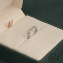 OVAL-CUT HALF-ALLIANCE DIAMOND RING - 1.0ct - WG
