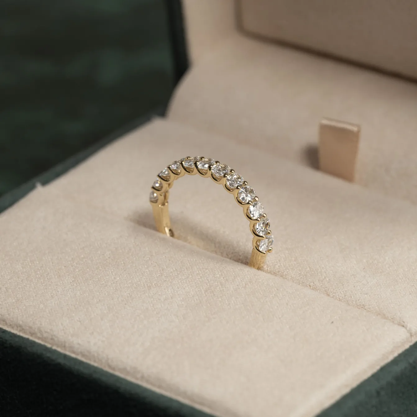 OVAL-CUT HALF-ALLIANCE DIAMOND RING - 1.0ct - YG