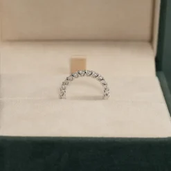 OVAL-CUT HALF-ALLIANCE DIAMOND RING - 1.0ct - WG