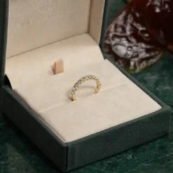 OVAL-CUT HALF-ALLIANCE DIAMOND RING - 1.0ct - YG