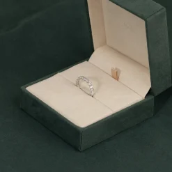OVAL-CUT HALF-ALLIANCE DIAMOND RING - 1.0ct - WG