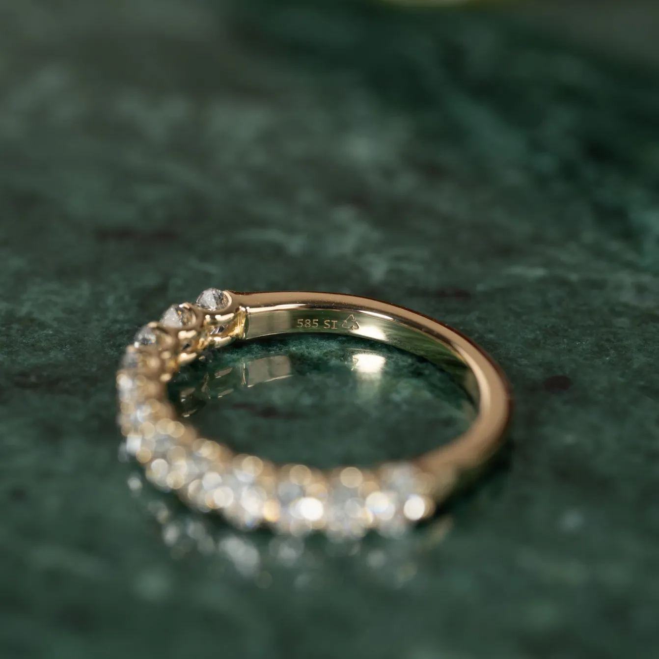 OVAL-CUT HALF-ALLIANCE DIAMOND RING - 1.0ct - YG
