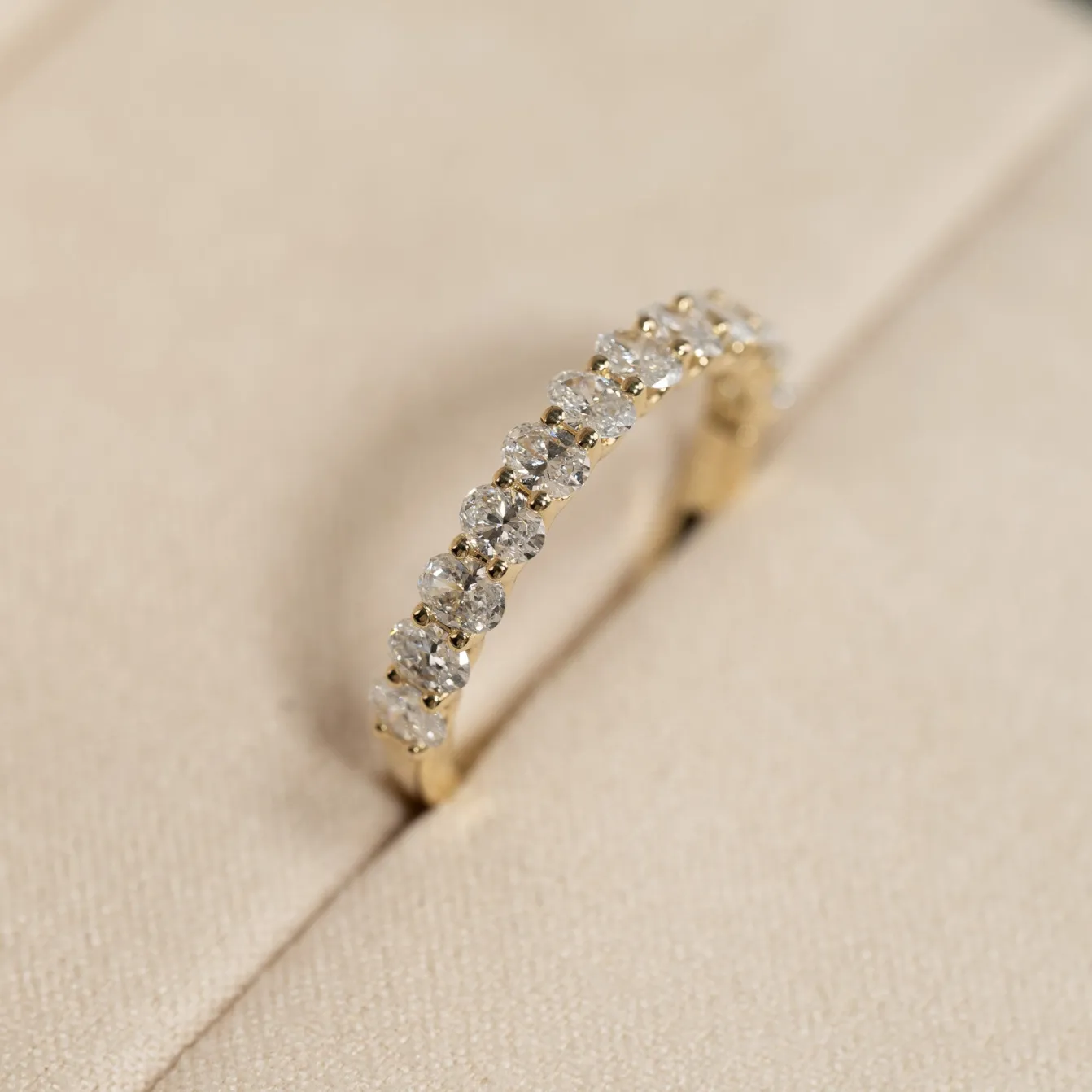 OVAL-CUT HALF-ALLIANCE DIAMOND RING - 1.0ct - YG