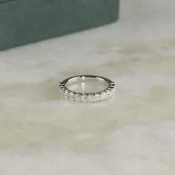 PRINCESS-CUT HALF-ALLIANCE DIAMOND RING - 1.0ct - WG