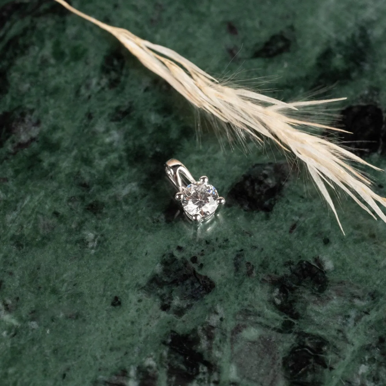 PRONG SOLITAIRE DIAMOND PENDANT - 0.25ct - WG
