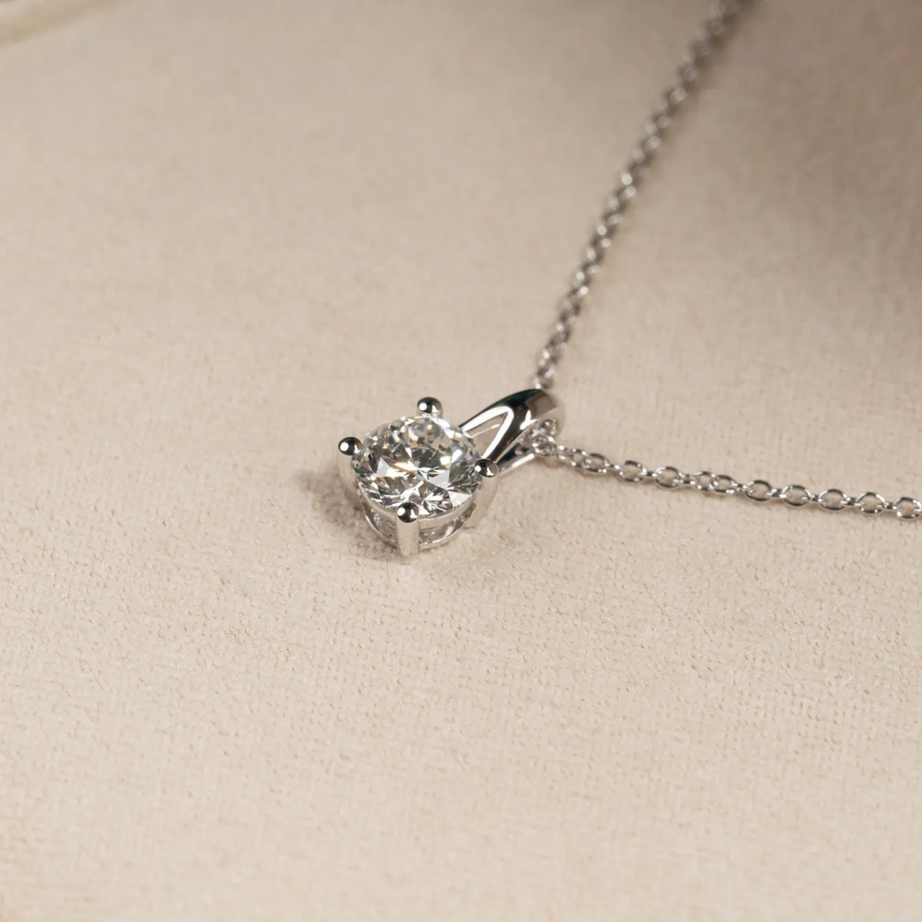 PRONG SOLITAIRE DIAMOND PENDANT - 0.75ct - WG