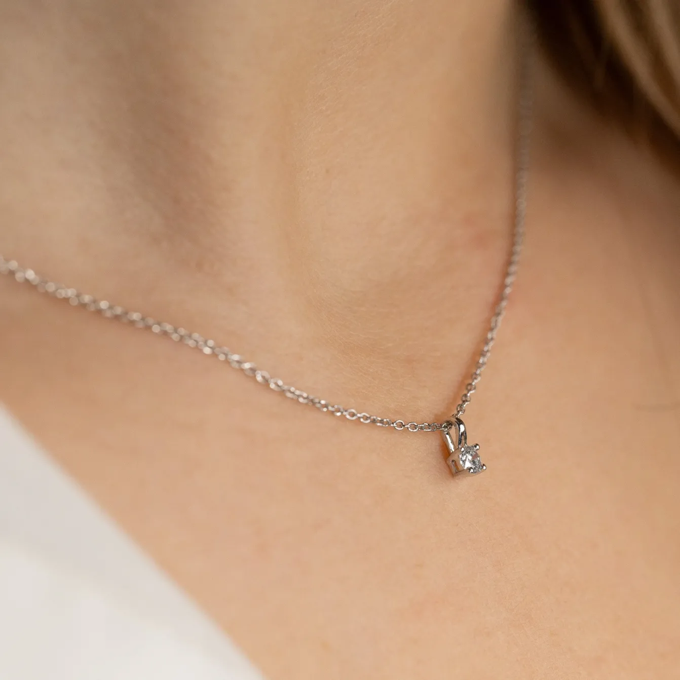 PRONG SOLITAIRE DIAMOND PENDANT - 0.1ct - WG