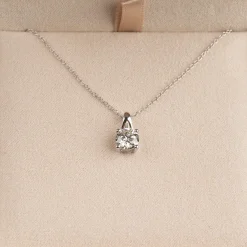 PRONG SOLITAIRE DIAMOND PENDANT - 1.0ct - WG
